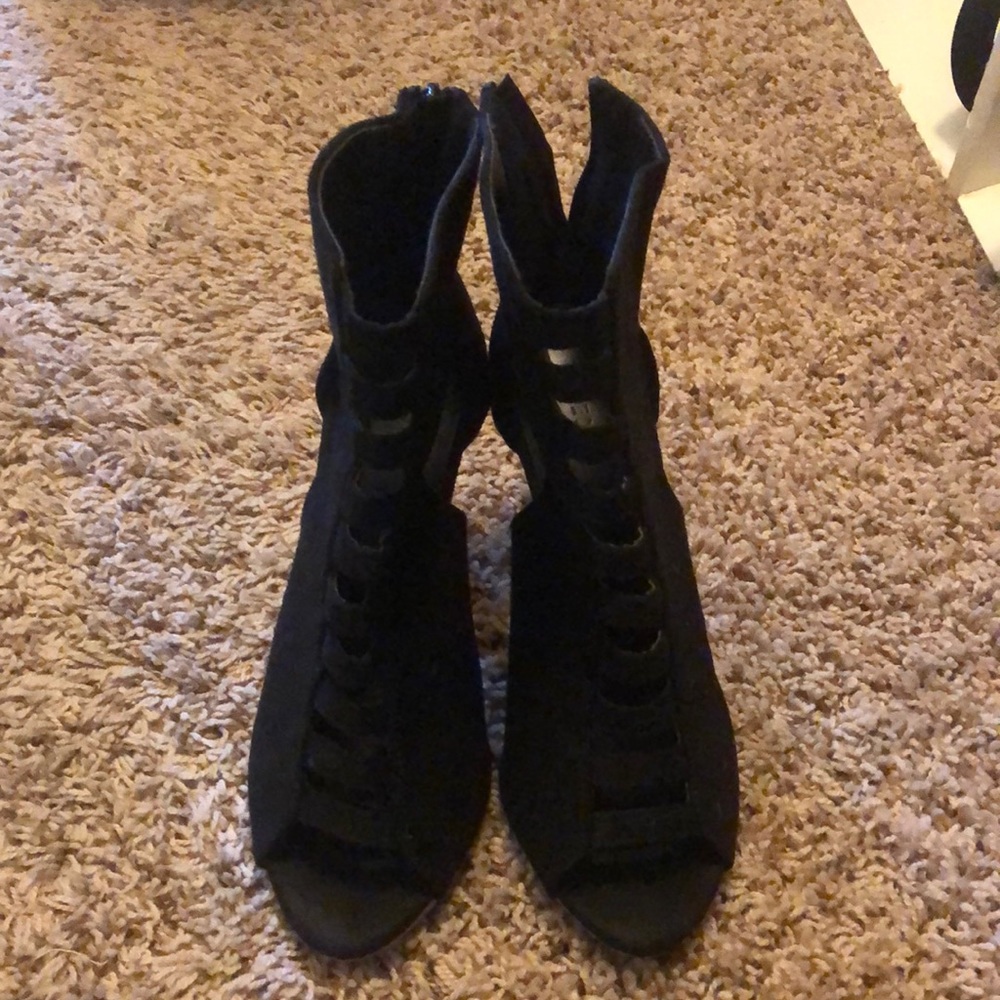 Black highheels